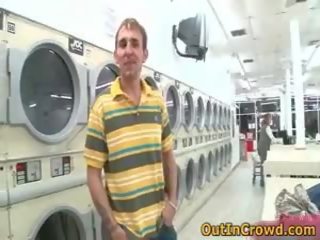 Lasziv homosexuelle youths mit dreckig film im öffentlich laundry 1 von outincrowd